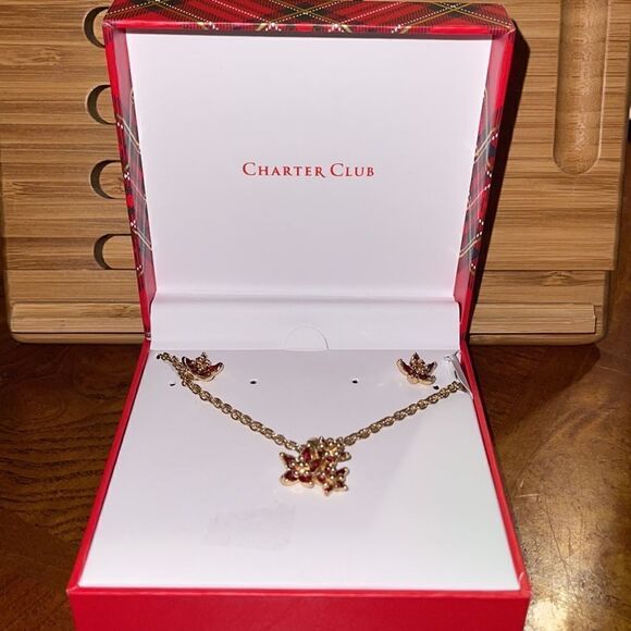 NIB Charter Club Gold-Tone Poinsettia Pendant Necklace and Stud Earrings - Picture 6 of 9